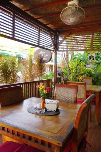 Restaurant, Yulia 2 Homestay in Sanur
