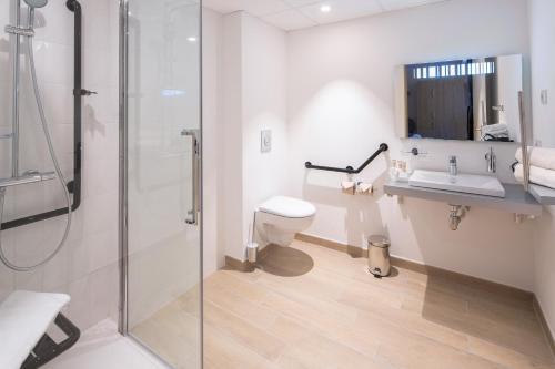 room detail thumbnail 2