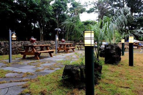 Haevichi Scene Haevichi Scene is a popular choice amongst travelers in Jeju Island, whether exploring or just passing through. The property offers a wide range of amenities and perks to ensure you have a great time.