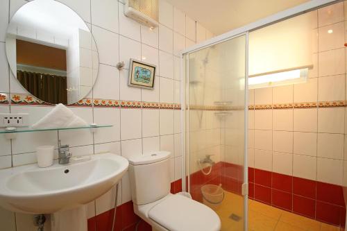 room detail thumbnail 2
