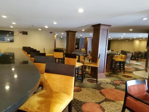 Radisson Hotel Detroit-Farmington Hills - image 4