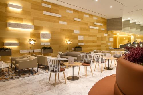 Suitopía - Sol y Mar Suites Hotel - image 7