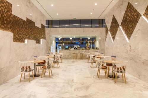 Suitopía - Sol y Mar Suites Hotel - image 5