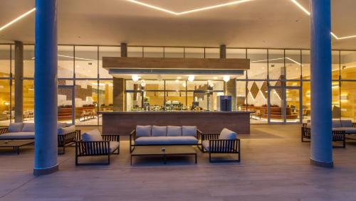 Suitopía - Sol y Mar Suites Hotel - image 4