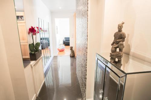 Luxury Apartment in Paris Center - Louvre Museum - image 7