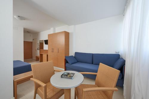 Junior Suite with Balcony (3 Adults) image 9