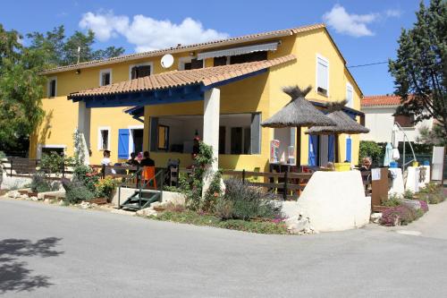 Camping la Chicanette - Hotel - Saint-Gilles