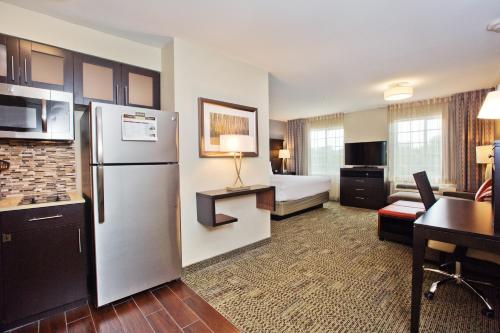 Staybridge Suites Austin South Interstate Hwy 35 an IHG Hotel - main image