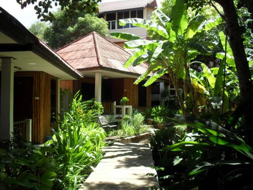 Bungalow with Garden View image 1