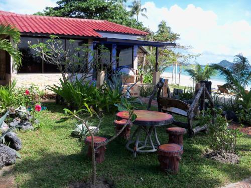 Bungalow - Beach Front image 3