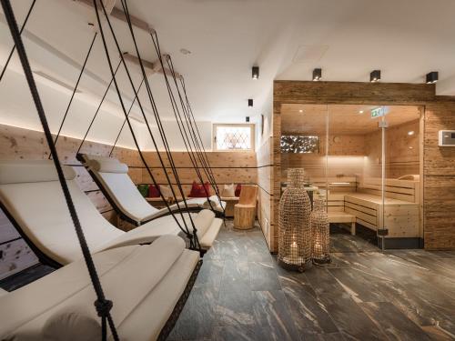 Hotel Alpenhof - image 3