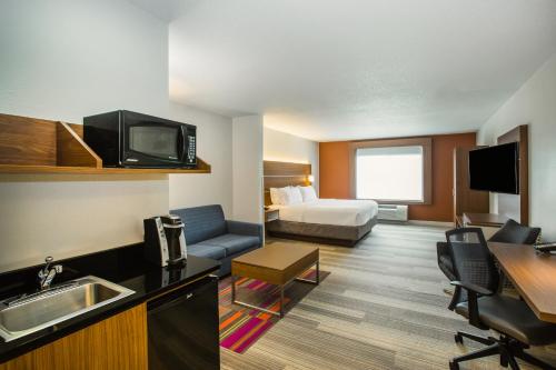 Holiday Inn Express Hotel & Suites Bellevue-Omaha Area an IHG Hotel - image 3