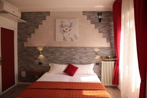 Aurelia Rooms