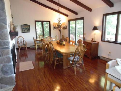 Katskill Chalet Renovated with Endless View in Windham, USA