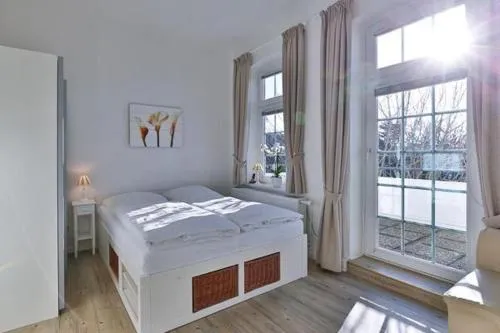 Appartement 5 mit Südbalkon in strandnaher Lage - Bäderstil-Villa in Wenningstedt/Sylt in Wenningstedt-Braderup, Deutschland