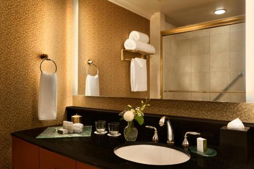 Hotel Le Soleil by Executive Hotels in Vancouver, Canada