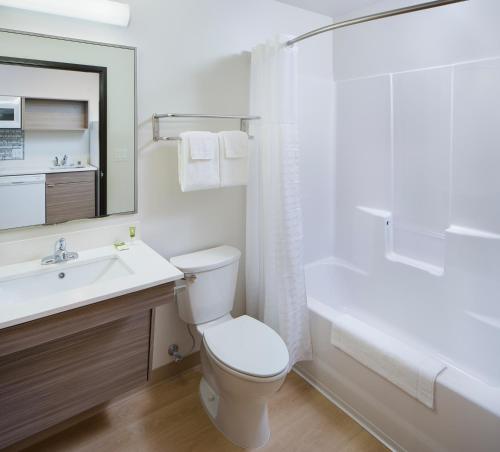 Standard Queen Room with Dishwasher - Non-Smoking