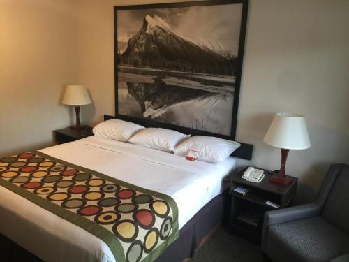 Super 8 by Wyndham Kelowna BC