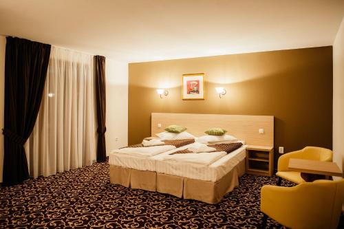 Double or Twin Room with Private Bathroom