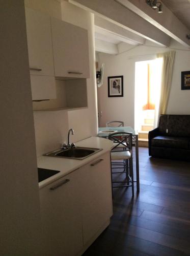 Kitchen, B&B La Dimora in Corato