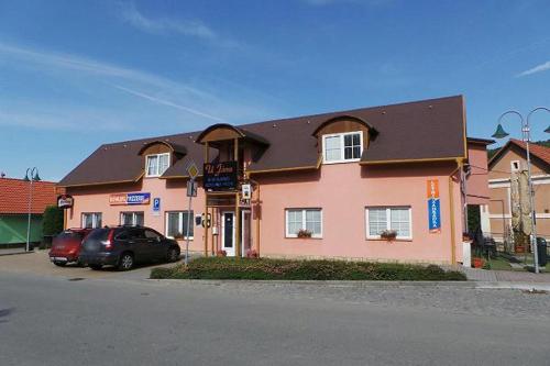 Boulinga zāle, Apartman Za Potokem in Pozlovice