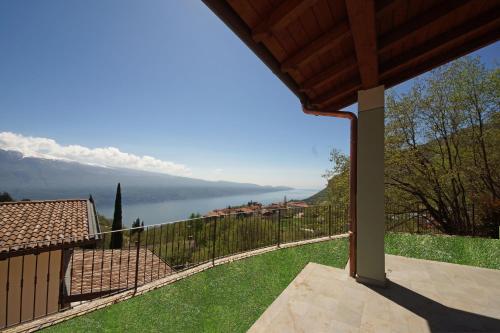Apartment with Lake View