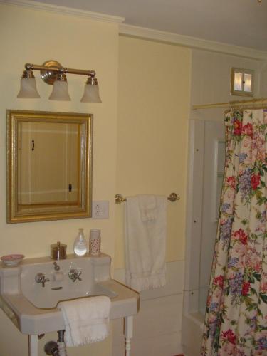 Stephen Clay Homestead Bed and Breakfast in Candia, USA