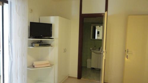 Double Room with Private Bathroom image 7