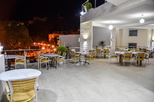 Mala Plaza - image 7
