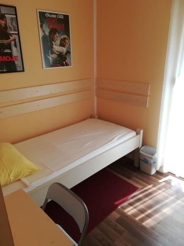 Cinema House Single & Double Rooms - image 8