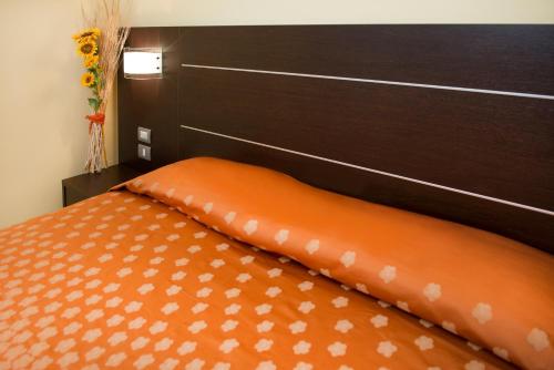 1 queen bed, 1 twin bed
