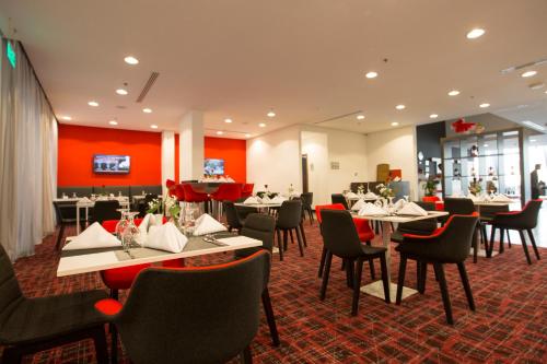 Restaurant, Ramada Encore by Wyndham Al Khobar Olaya in Al-Chubar