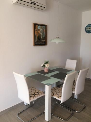 Létesítmények, Apartments Toni-Malinska in Radići