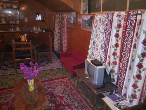 New Bombay Heritage Group Of Houseboats – Srinagar, PA