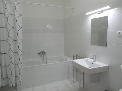 Studio Apartment image 10