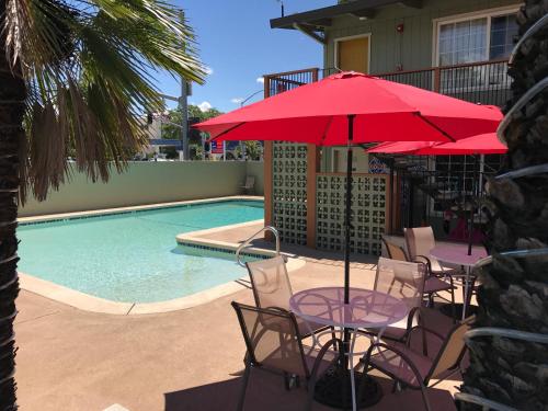 Piscina, Thunderbird Lodge in Redding (CA)