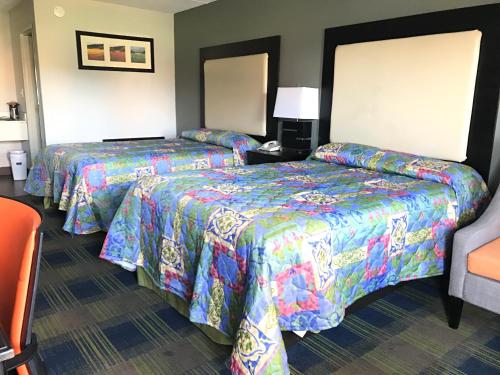 Lotus Inn and Suites Nashville The 1-star Family Inns of America Nashville offers comfort and convenience whether youre on business or holiday in Nashville (TN). Both business travelers and tourists can enjoy the hotels facilitie