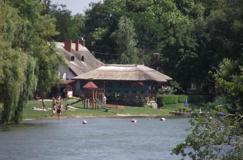 สิ่งอำนวยความสะดวกเพื่อการสันทนาการ, Radek Vendégház és Apartman (Radek Vendeghaz es Apartman) in ฮาลาสซี