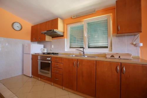 Apartment and rooms Roko