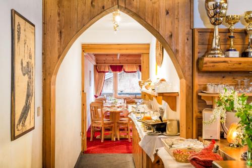 Ēdiens un dzērieni, Hotel Garni Ernst Falch in Sanktantonamārlberga