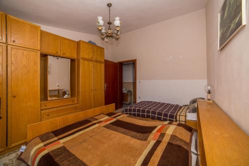  Apartments Lucijana, Pension in Pirovac