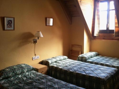 3 twin beds