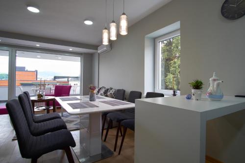 3 bedrooms, 4 beds