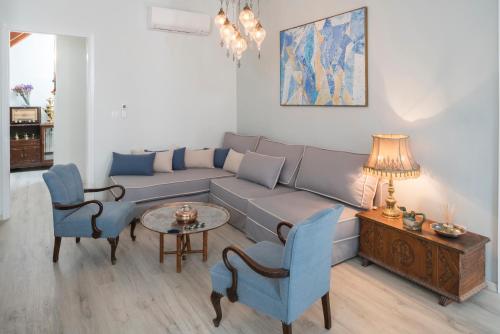 Athenian House in Plaka - 4 Bdrm Villa - 10 adults - image 3