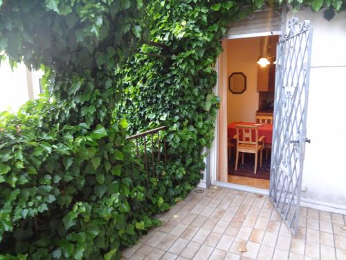 Sleeps 5