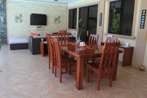 Casa Cataleya Bohol Self-service Apartments