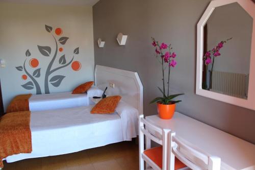 Hotel Los Naranjos Set in a prime location of Revolta, Hotel Los Naranjos puts everything the city has to offer just outside your doorstep. Offering a variety of facilities and services, the hotel provides all you need 