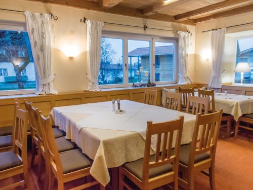 Koplietošanas atpūtas telpa ar TV, Hotel Garni Alpenblick in Bergen (Traunstein)