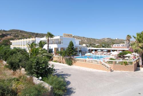 Zeus Hotel - image 11
