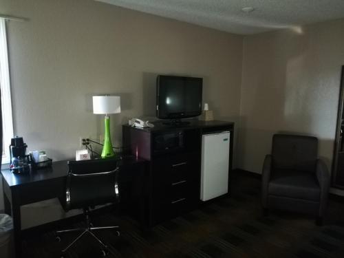 基奥卡克速8酒店